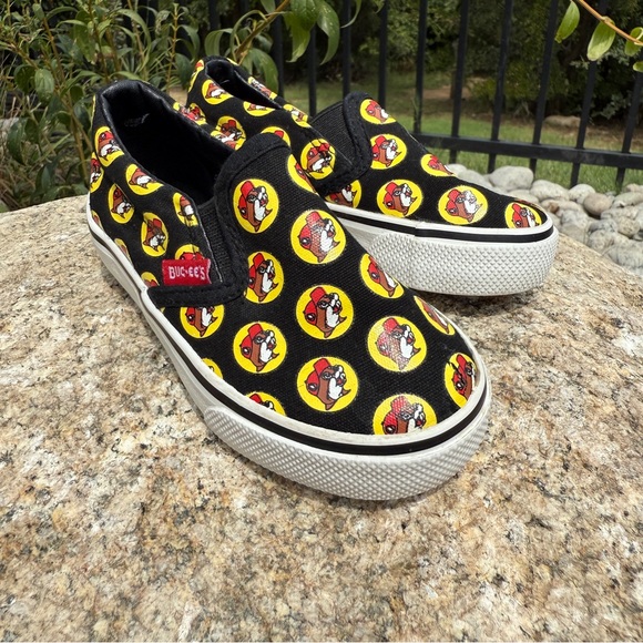 Buc-ee's Baby Unisex Slip-On Canvas Shoes Black Size 7 Casual Fun Stretch - Picture 1 of 6